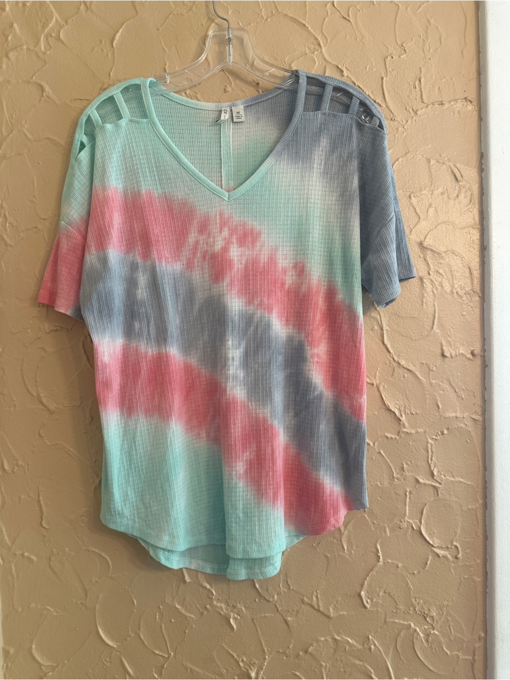 Cato Tie-Dye V-Neck Cold-Shoulder Top in Mint, Coral & Gray